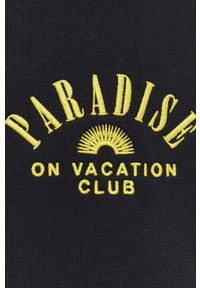 On Vacation bluza kolor czarny z kapturem z aplikacją. Typ kołnierza: kaptur. Kolor: czarny. Materiał: bawełna. Wzór: aplikacja #2