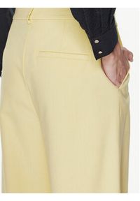 GESTUZ - Gestuz Spodnie materiałowe Lorelaigz 10906975 Żółty Relaxed Fit. Kolor: żółty. Materiał: syntetyk