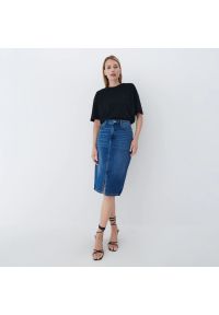 Mohito - Jeansowa spódnica Eco Aware - Niebieski. Kolor: niebieski. Materiał: jeans #1