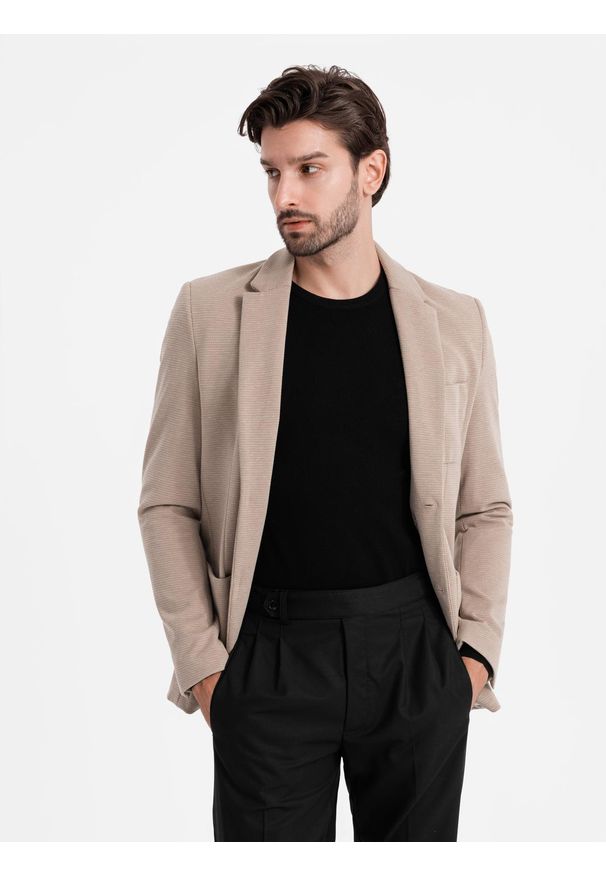 Ombre Clothing - Elegancka dopasowana męska marynarka ze strukturalnej dzianiny – beżowa V2 - Rozmiar: M. Kolor: beżowy. Materiał: dzianina. Wzór: melanż, aplikacja. Styl: elegancki