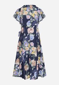 Born2be - Niebieska Kwiatowa Sukienka z Kopertowym Dekoltem Atorina. Okazja: na co dzień, na spotkanie biznesowe, do pracy. Typ kołnierza: dekolt kopertowy. Kolor: niebieski. Wzór: kwiaty. Typ sukienki: kopertowe. Styl: biznesowy, casual #5