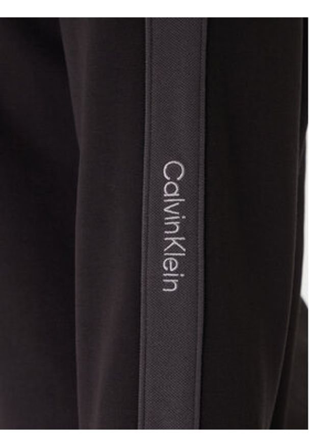 Calvin Klein Jeans Bluza Logo Tape J30J327230 Czarny Regular Fit. Kolor: czarny. Materiał: bawełna