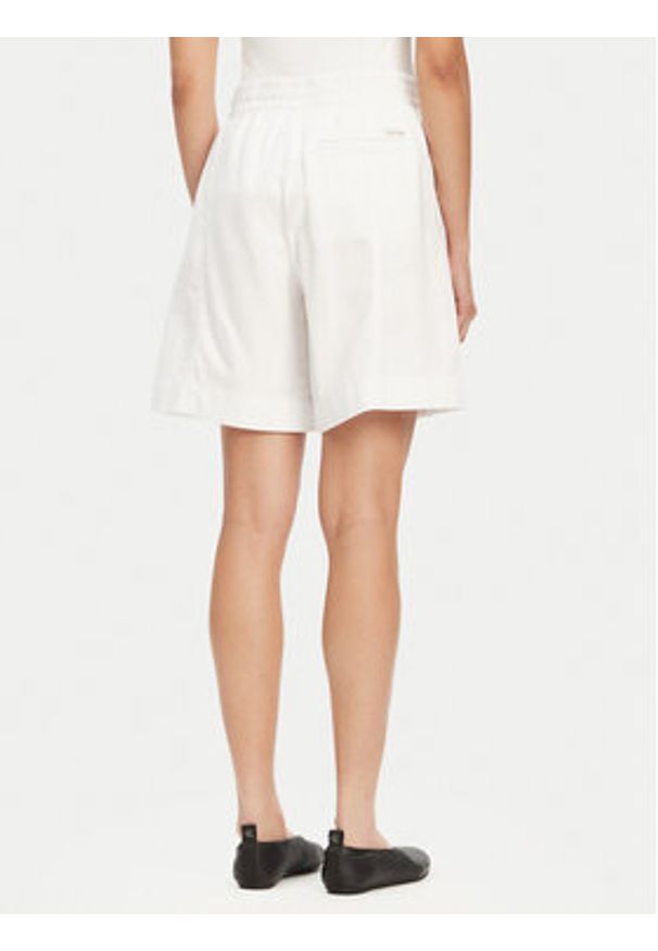 Calvin Klein Jeans Bermudy J20J225219 Biały Relaxed Fit. Kolor: biały. Materiał: bawełna