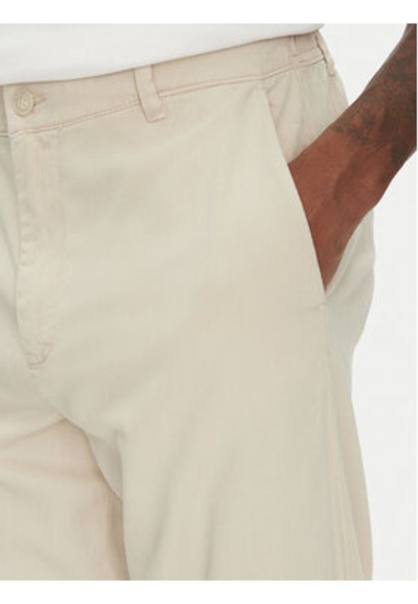 Lindbergh Spodnie materiałowe 30-008031 Beżowy Relaxed Fit. Kolor: beżowy. Materiał: wiskoza, bawełna