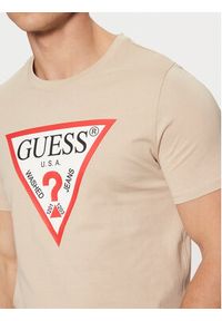 Guess T-Shirt M2YI71 I3Z14 Beżowy Slim Fit. Kolor: beżowy. Materiał: bawełna