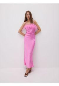 Reserved - Satynowa sukienka z naturalnymi piórami - różowy. Kolor: różowy. Materiał: satyna #1