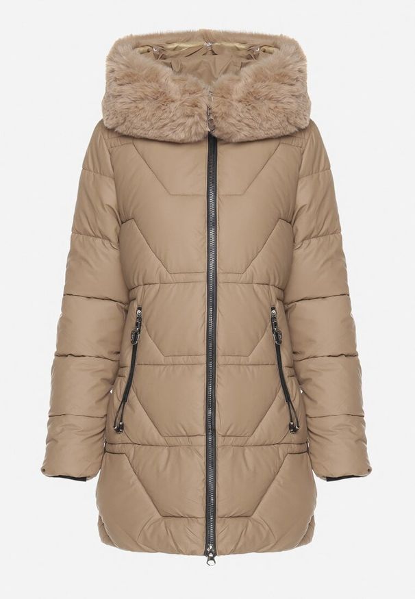 Born2be - Beżowa Pikowana Kurtka Zimowa z Szerokim Futrzanym Kołnierzem Elloriel. Okazja: na co dzień. Kolor: beżowy. Materiał: futro. Sezon: zima. Styl: casual, elegancki