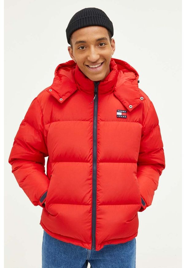 Tommy Jeans kurtka puchowa męska kolor czerwony zimowa. Kolor: czerwony. Materiał: puch. Sezon: zima