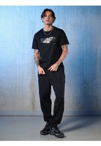 4f - 4F T-shirt regular z nadrukiem męski - czarny XXL. Okazja: na co dzień. Kolor: czarny. Materiał: materiał. Wzór: nadruk. Styl: casual, sportowy #2