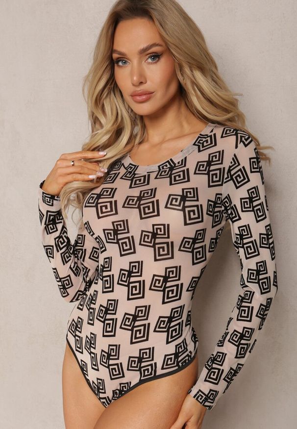 Renee - Ciemnobeżowe Body z Siateczki w Geometryczny Print Loreali. Kolor: beżowy. Długość rękawa: długi rękaw. Długość: długie. Wzór: geometria, nadruk. Styl: elegancki