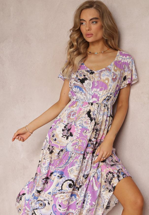 Renee - Fioletowa Rozkloszowana Sukienka Midi z Krótkimi Rękawami z Wiskozy Furri. Kolor: fioletowy. Materiał: wiskoza. Długość rękawa: krótki rękaw. Długość: midi