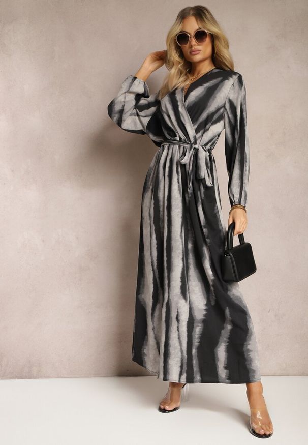 Renee - Czarno-Szara Rozkloszowana Sukienka Maxi z Kopertowym Dekoltem i Materiałowym Paskiem Efengia. Kolor: czarny. Materiał: materiał. Typ sukienki: kopertowe. Styl: elegancki. Długość: maxi