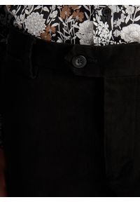Pako Lorente - PAKO LORENTE - Czarne spodnie chino z bawełną. Kolor: czarny. Materiał: bawełna. Wzór: gładki. Sezon: zima, jesień. Styl: klasyczny #3