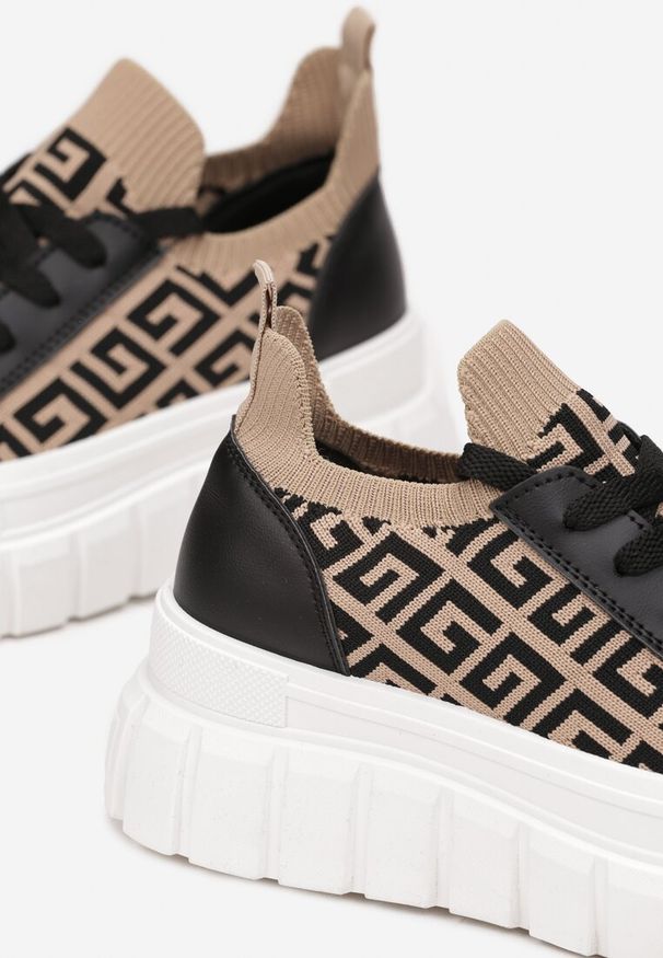 Born2be - Beżowo-Czarne Sneakersy na Platformie z Geometrycznym Wzorem Lallana. Nosek buta: okrągły. Kolor: beżowy. Materiał: guma, materiał. Szerokość cholewki: normalna. Wzór: geometria. Obcas: na platformie
