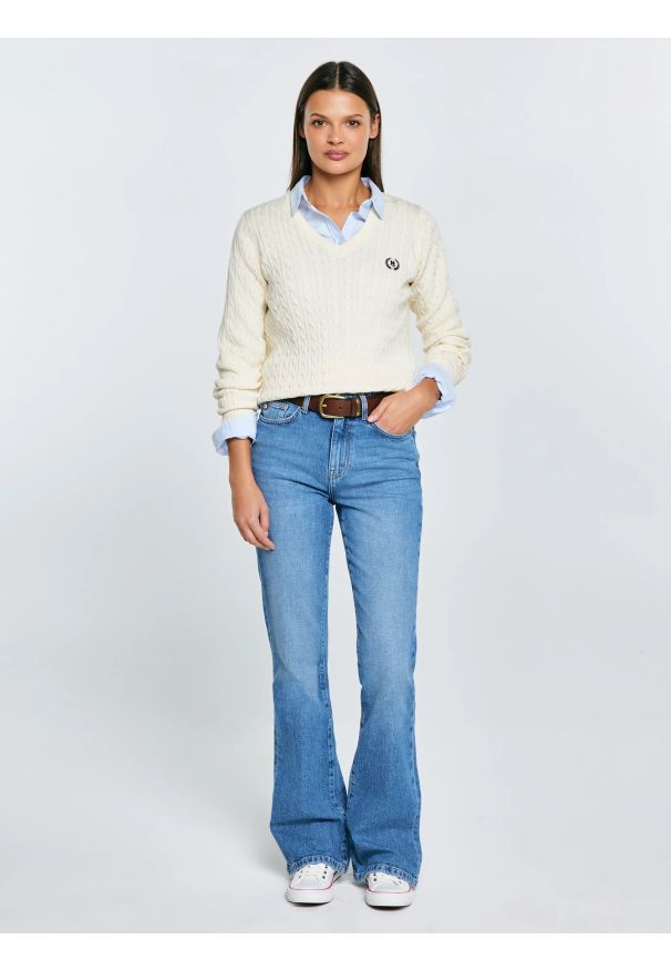 Big-Star - Sweter damski ze splotem warkoczowym z dekoltem v-neck kremowy Nisa 100. Kolor: kremowy. Materiał: bawełna, poliamid, włókno. Długość: długie. Wzór: ze splotem. Styl: klasyczny