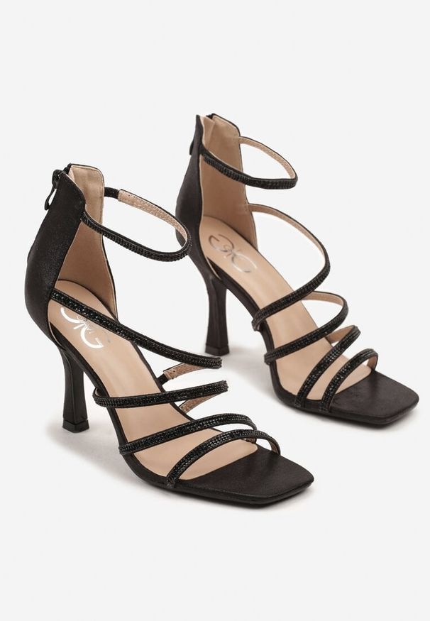 Renee - Czarne Sandały na Szpilce Ozdobione Cyrkoniami Irrisore. Okazja: na co dzień. Kolor: czarny. Wzór: aplikacja. Obcas: na szpilce. Styl: elegancki, casual. Wysokość obcasa: średni