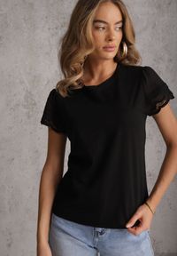 Renee - Czarny T-shirt z Bawełny z Rękawami z Koronki Hycis. Kolor: czarny. Materiał: bawełna, koronka. Wzór: koronka #1
