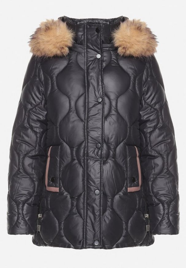 Born2be - Czarna Pikowana Kurtka o Pudełkowym Kroju z Odpinanym Kapturem z Futrem Lilssia. Okazja: na co dzień. Kolor: czarny. Materiał: futro. Styl: elegancki, casual, klasyczny