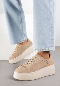 Renee - Beżowe Sneakersy z Naturalnego Zamszu na Platformie Nalirette. Okazja: na co dzień. Kolor: beżowy. Materiał: zamsz. Obcas: na platformie #4