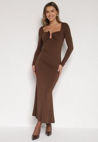 Born2be - Brązowa Koktajlowa Sukienka z Wiskozą i Metaliczną Ozdobą Refare. Okazja: na imprezę. Kolor: brązowy. Materiał: wiskoza. Wzór: aplikacja. Styl: wizytowy #1