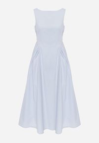 Born2be - Jasnoniebieska Sukienka Bawełniana o Rozkloszowanym Fasonie z Dekoltem Łódką i Kieszeniami Elenira. Typ kołnierza: dekolt w łódkę. Kolor: niebieski. Materiał: bawełna. Typ sukienki: rozkloszowane. Styl: elegancki #7