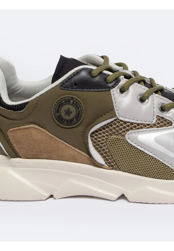 Big-Star - Sneakersy męskie z zamszowymi wstawkami khaki NN174294 303. Kolor: zielony. Materiał: zamsz