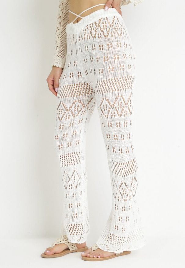 Born2be - Białe Spodnie Dzwony z Ażurowej Dzianiny ze Sznurkiem w Pasie Taliata. Kolor: biały. Materiał: dzianina. Wzór: ażurowy