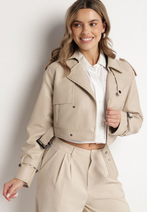 Born2be - Beżowa Kurtka Ramoneska o Krótkim Fasonie Typu Trencz Nilanelia. Kolor: beżowy. Materiał: jeans. Długość rękawa: długi rękaw. Długość: krótkie. Styl: klasyczny, elegancki