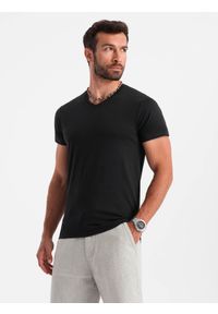 Ombre Clothing - Klasyczna męska bawełniana koszulka z dekoltem w serek BASIC - czarna V1 - Rozmiar: S. Typ kołnierza: dekolt w serek. Kolor: czarny. Materiał: bawełna. Styl: klasyczny #6