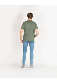 Pepe Jeans T-shirt "Andres" | PM507727 | Andres | Mężczyzna | Zielony. Kolor: zielony. Materiał: bawełna. Wzór: haft, aplikacja, nadruk
