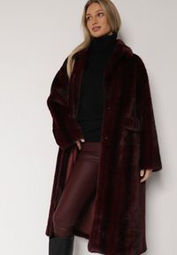 Born2be - Bordowy Płaszcz Futerko o Kroju Oversize z Kieszeniami z Klapami Namys. Okazja: na co dzień, na randkę, na spacer. Kolor: czerwony. Materiał: futro. Styl: casual #6