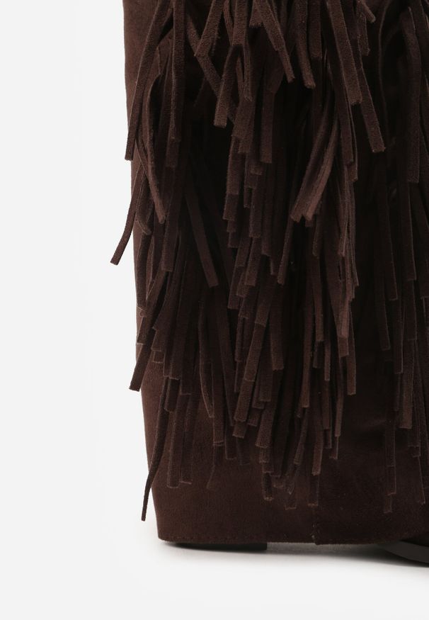 Born2be - Brązowe Botki Typu Kowbojki na Obcasie z Wywiniętą Cholewką i Frędzlami Uemiris. Okazja: na co dzień. Kolor: brązowy. Materiał: jeans, skóra. Szerokość cholewki: normalna. Wzór: gładki. Obcas: na obcasie. Styl: casual. Wysokość obcasa: średni