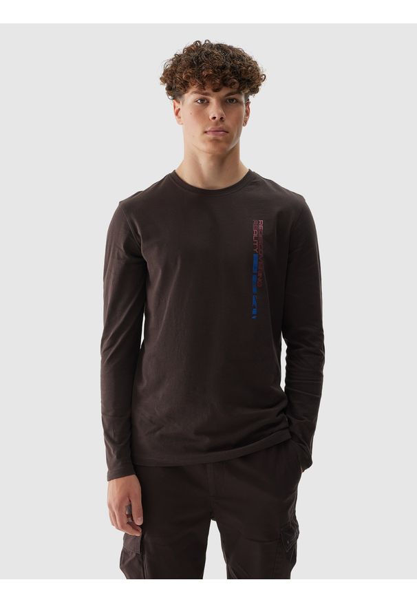 4f - 4F Longsleeve regular męski - brązowy S. Okazja: na co dzień. Kolor: brązowy. Materiał: dzianina, jersey, bawełna. Długość rękawa: długi rękaw. Długość: długie. Wzór: nadruk, gładki, napisy, ze splotem. Styl: casual, klasyczny, sportowy
