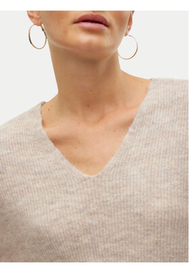 Vero Moda Sweter Crewlefile 10233357 Beżowy Loose Fit. Kolor: beżowy. Materiał: syntetyk