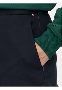 TOMMY HILFIGER - Tommy Hilfiger Chinosy Travel WW0WW43632 Granatowy Slim Fit. Kolor: niebieski. Materiał: syntetyk, bawełna #5