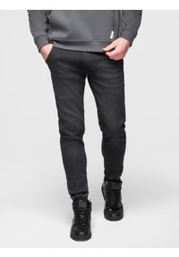 Ombre Clothing - Spodnie męskie jeansowe joggery ze ściagaczem w pasie - czarne V4 - Rozmiar: XL. Okazja: na co dzień. Kolor: czarny. Materiał: jeans. Wzór: aplikacja. Styl: casual, retro
