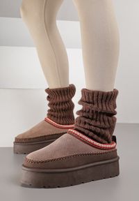 Born2be - Ciemnobrązowe Śniegowce Ocieplone na Platformie z Ozdobnym Wyszywaniem Reitenna. Okazja: na co dzień. Kolor: brązowy. Materiał: jeans. Obcas: na platformie. Styl: elegancki, casual, klasyczny