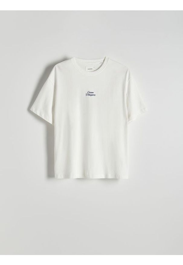 Reserved - T-shirt boxy z nadrukiem na plecach - złamana biel. Materiał: bawełna, dzianina. Wzór: nadruk