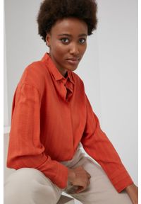 Answear Lab koszula bawełniana damska kolor pomarańczowy relaxed z kołnierzykiem klasycznym. Typ kołnierza: kołnierzyk klasyczny. Kolor: pomarańczowy. Materiał: bawełna. Długość rękawa: długi rękaw. Długość: długie. Styl: klasyczny, wakacyjny