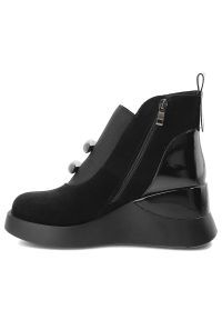 Czarne Botki S.Barski Modne Buty Damskie Na Koturnie. Zapięcie: klamry. Kolor: czarny. Materiał: zamsz, materiał. Wzór: aplikacja. Obcas: na koturnie. Styl: elegancki #5