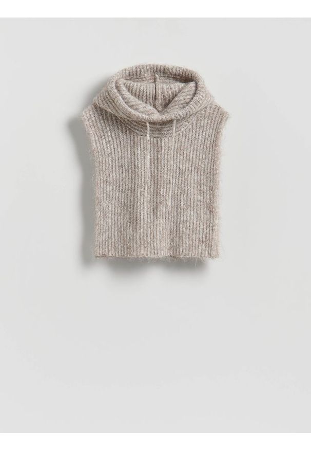 Reserved - Krótki kołnierz z kapturem - brązowy. Typ kołnierza: kaptur. Kolor: brązowy. Długość: krótkie