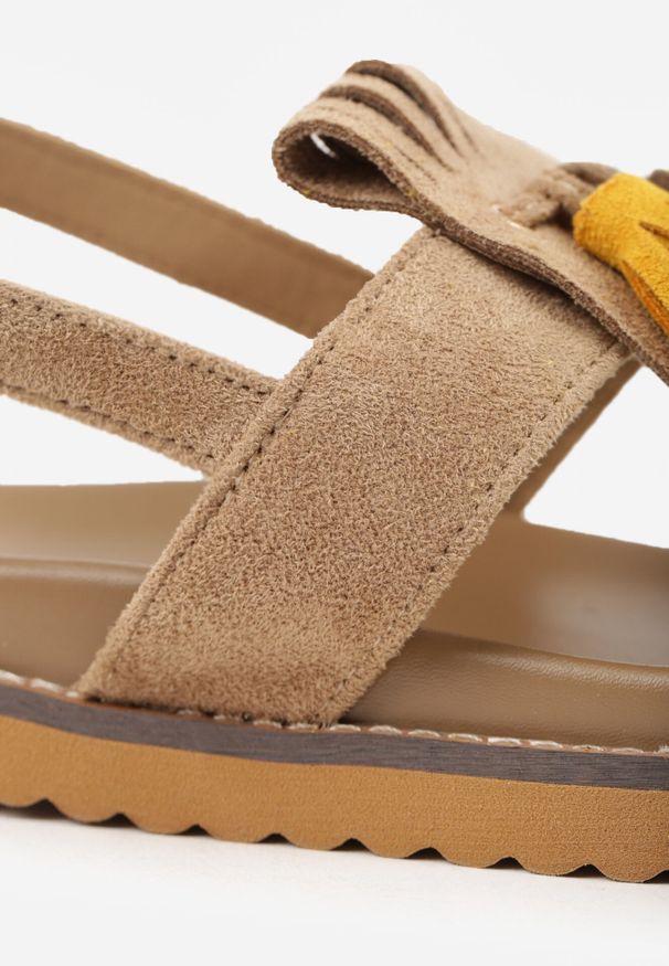 Born2be - Beżowe Sandały VICES Ozdobione Chwostami Rawsaran. Okazja: na co dzień. Zapięcie: sprzączka. Kolor: beżowy. Materiał: jeans, len. Wzór: aplikacja. Styl: boho, casual