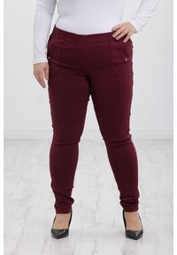 Nasi partnerzy - Klasyczne bordowe spodnie Nita ze zwężoną nogawką PLUS SIZE XXL. Okazja: na co dzień, do pracy, na spacer. Kolekcja: plus size. Kolor: czerwony. Materiał: poliester, elastan, tkanina, materiał, włókno, wiskoza. Długość: krótkie. Styl: klasyczny #1