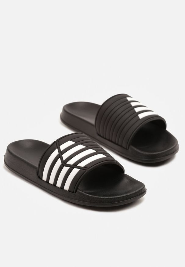 Born2be - Czarne Piankowe Klapki w Sportowym Stylu w Paski Isallin. Okazja: na spacer. Nosek buta: otwarty. Kolor: czarny. Wzór: paski. Sezon: lato. Styl: sportowy