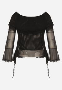 Born2be - Czarna Siateczkowa Bluzka z Bawełny i Wiskozy z Odkrytymi Ramionami Fenikka. Typ kołnierza: kołnierz z falbankami. Kolor: czarny. Materiał: bawełna, wiskoza. Wzór: aplikacja #7