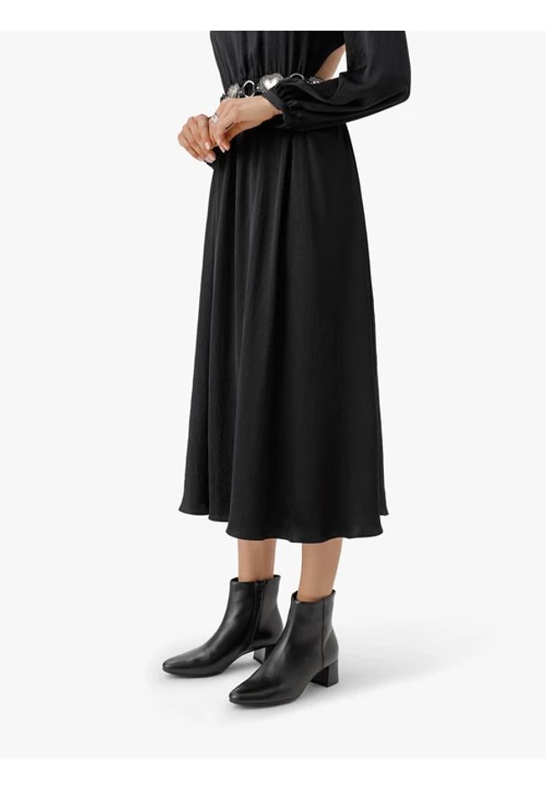 Ryłko - Czarne botki ze skóry licowej. Zapięcie: zamek. Kolor: czarny. Materiał: skóra. Szerokość cholewki: normalna. Wzór: gładki. Obcas: na obcasie. Wysokość obcasa: średni