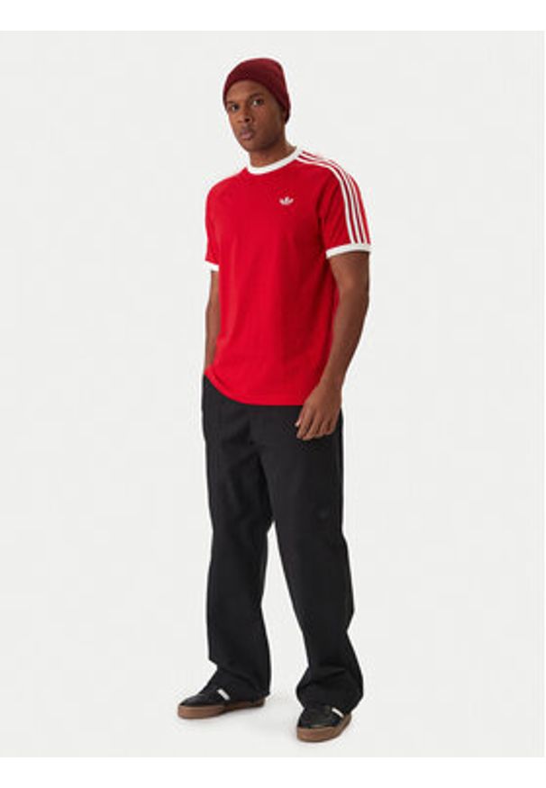 Adidas - adidas T-Shirt 3-Stripes KE3535 Czerwony Regular Fit. Kolor: czerwony. Materiał: bawełna