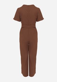 Born2be - Brązowy Kombinezon VICES z Paskiem i Geometryczną Klamrą Elinassa. Okazja: do pracy. Kolor: brązowy. Wzór: geometria. Styl: elegancki #4
