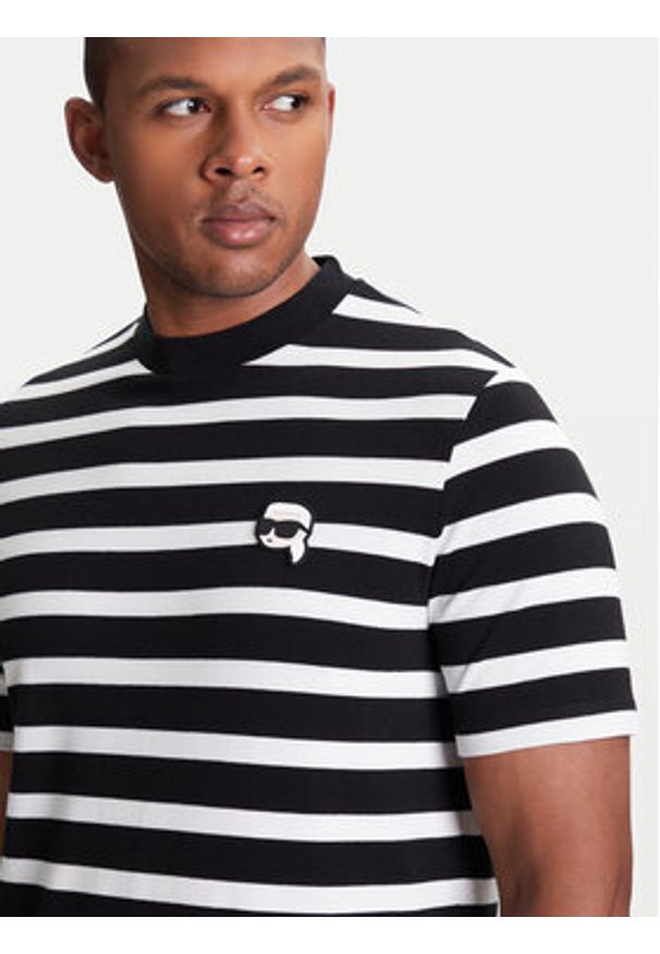 Karl Lagerfeld - KARL LAGERFELD T-Shirt 755022 553231 Czarny Regular Fit. Typ kołnierza: dekolt w karo. Kolor: czarny. Materiał: bawełna