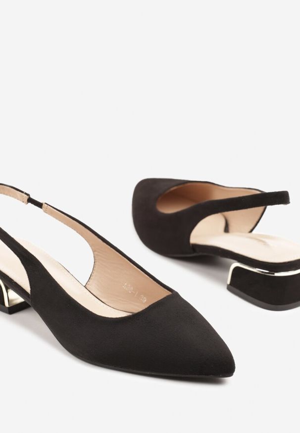 Renee - Czarne Sandały Typu Slingback z Metaliczną Ozdobą Helmio. Okazja: na co dzień. Zapięcie: sprzączka. Kolor: czarny. Materiał: jeans. Wzór: aplikacja. Styl: elegancki, casual